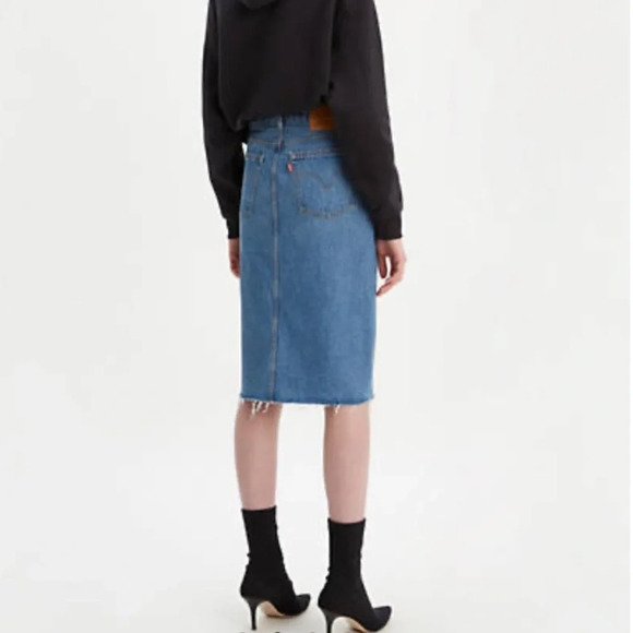 Levi’s Destructed Slit Denim Midi Skirt Size 29 - Picture 2 of 5